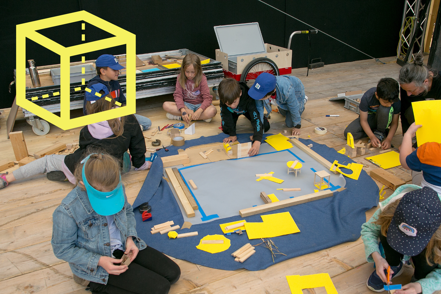 Kinder bauen Räume - als Modell mit Holz und Papier