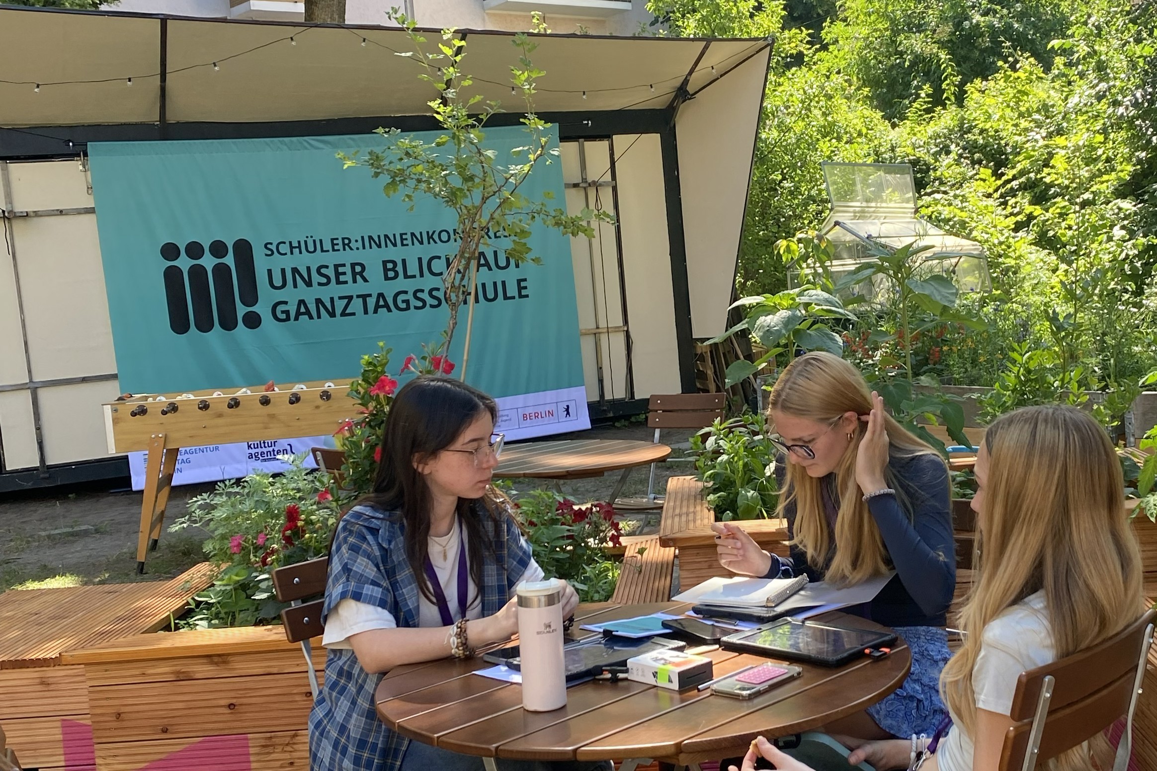 Reporterinnen beim Schüler:innenkongress